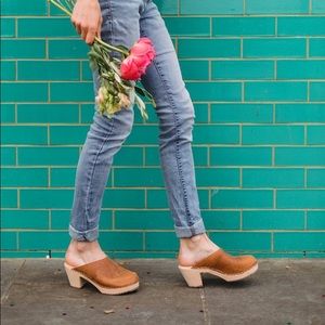 Lotta | High Heel Classic Brown Clogs